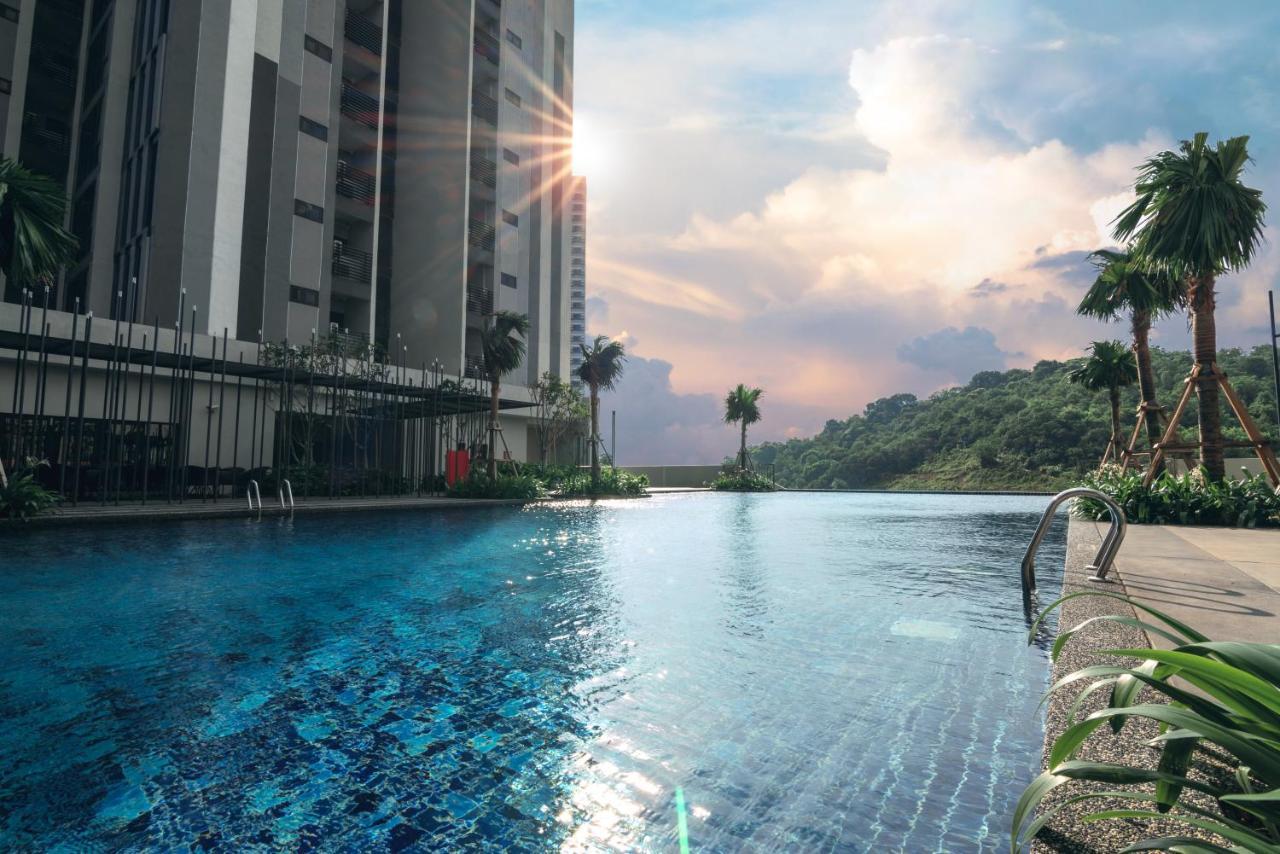 Ramada Meridin Johor Bahru Нусаяя Екстер'єр фото