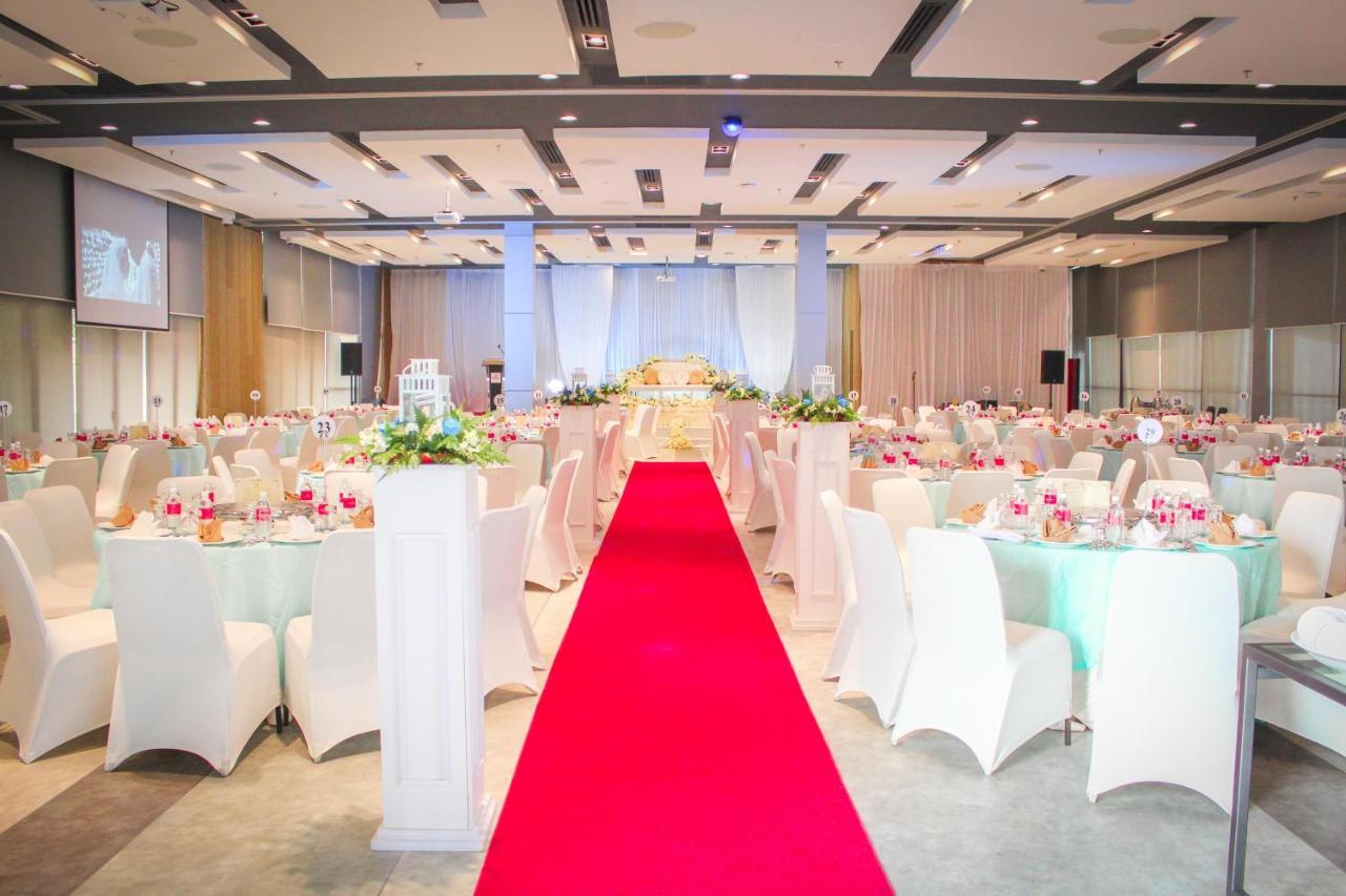 Ramada Meridin Johor Bahru Нусаяя Екстер'єр фото