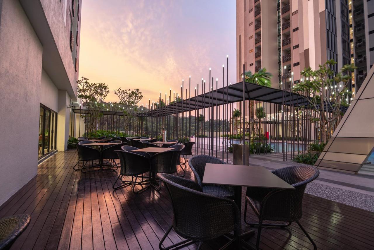 Ramada Meridin Johor Bahru Нусаяя Екстер'єр фото