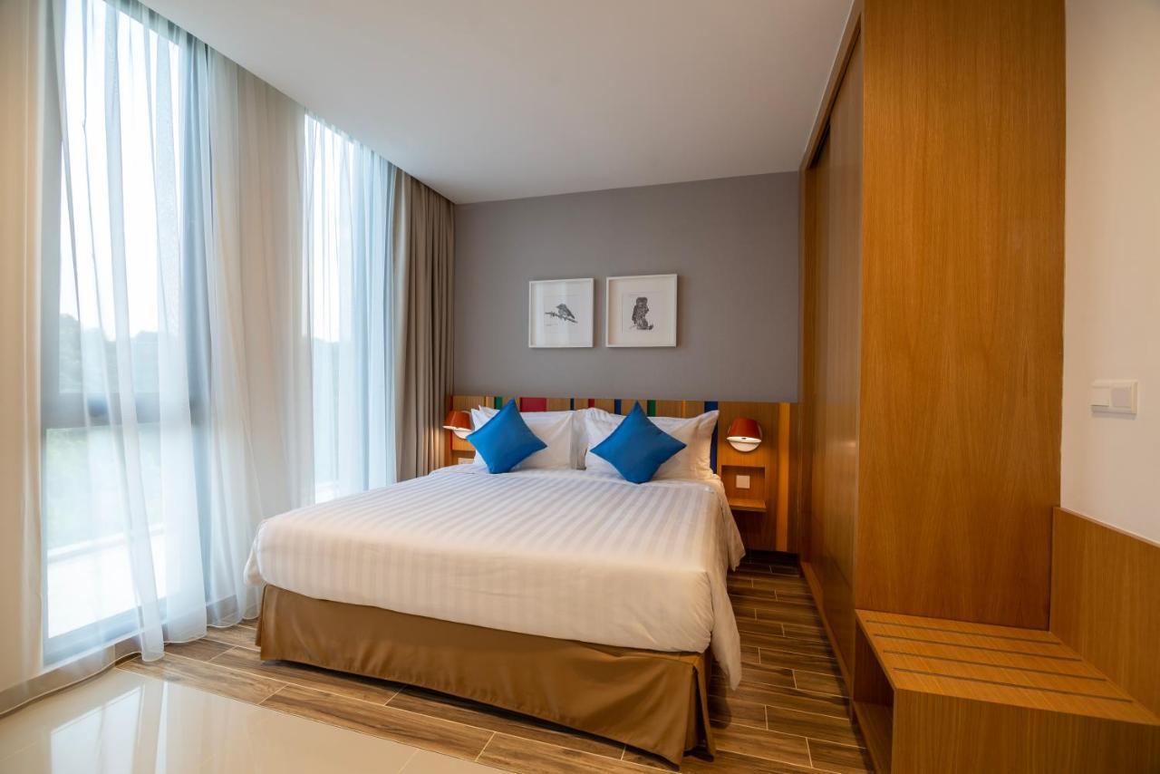 Ramada Meridin Johor Bahru Нусаяя Екстер'єр фото