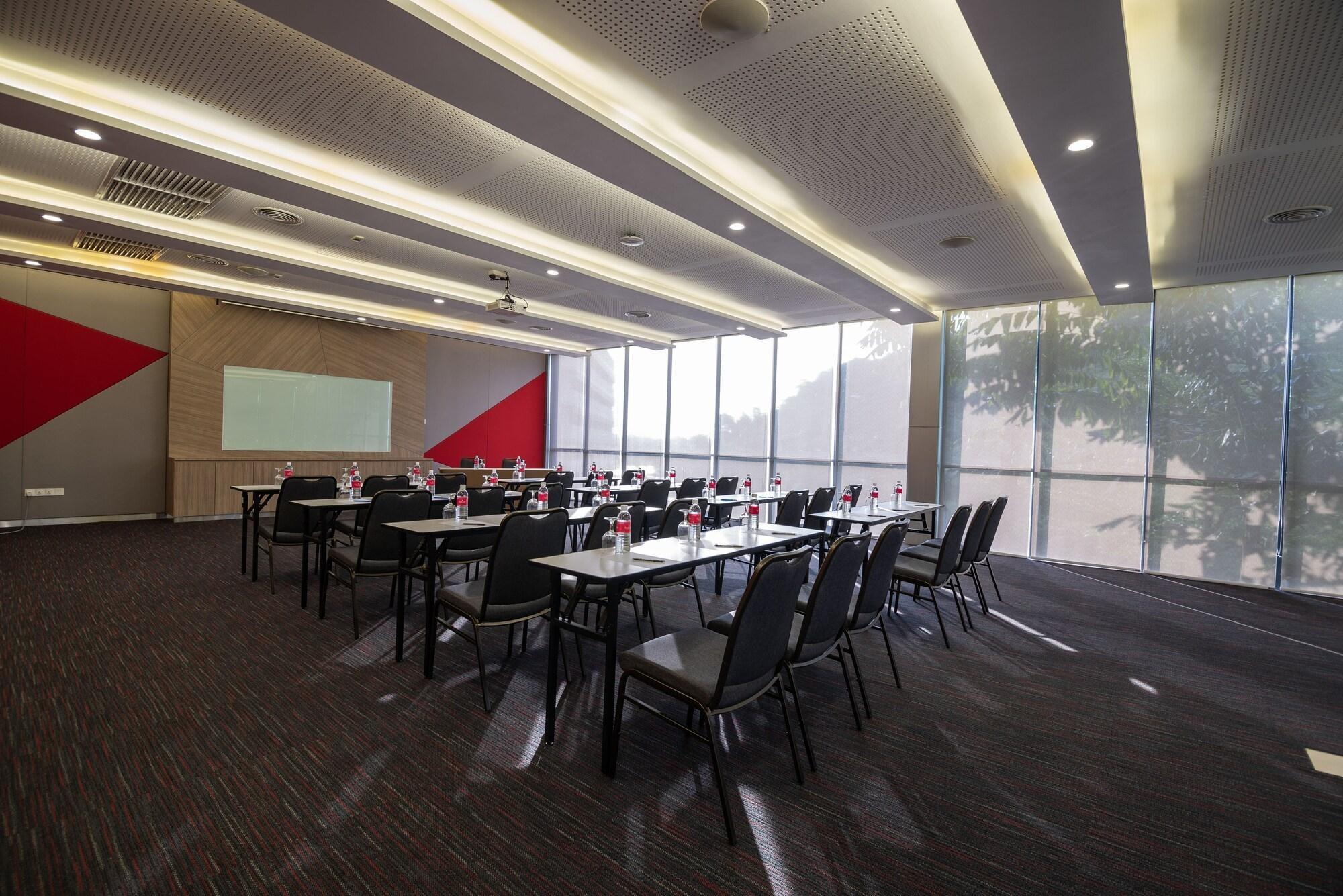 Ramada Meridin Johor Bahru Нусаяя Екстер'єр фото