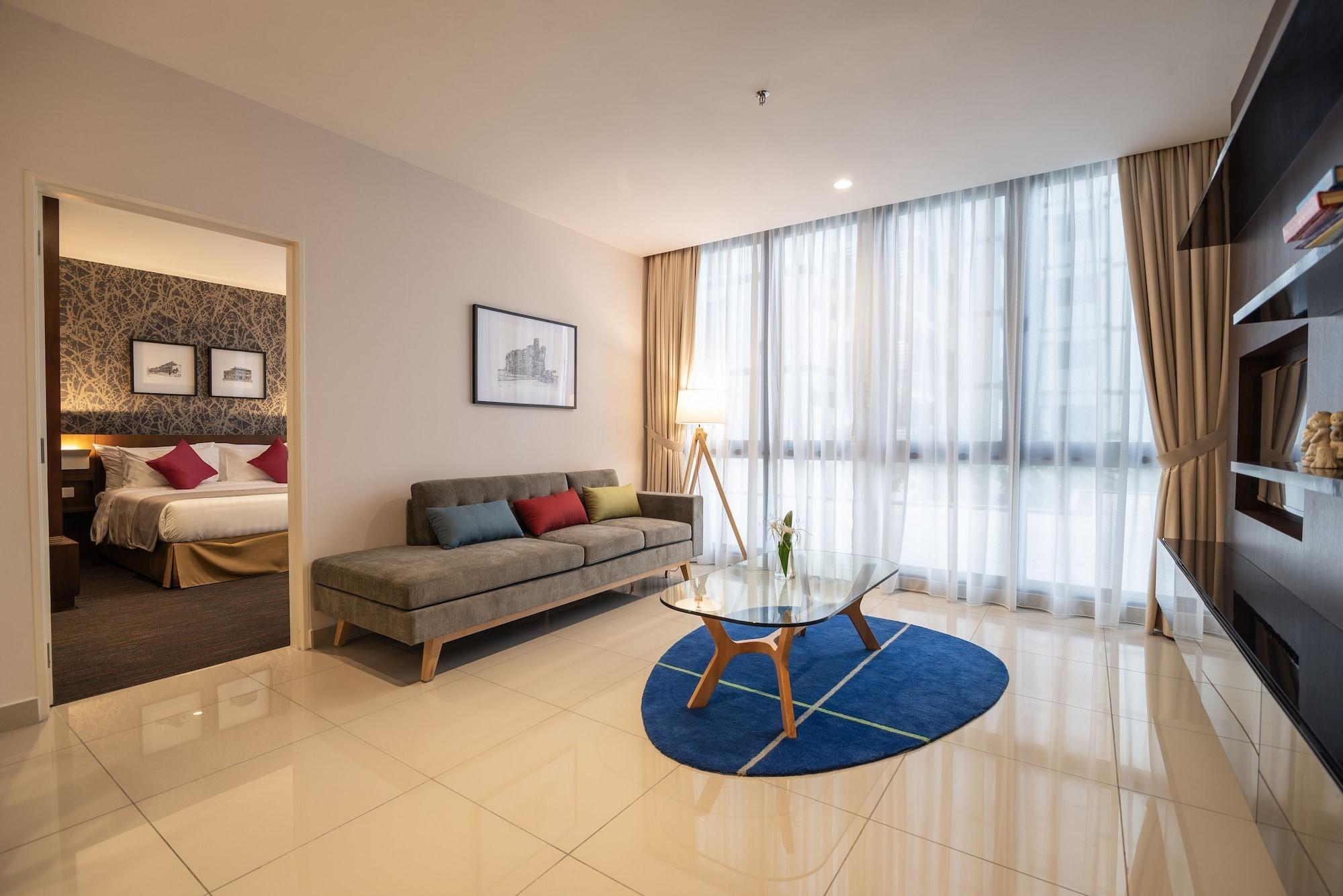 Ramada Meridin Johor Bahru Нусаяя Екстер'єр фото