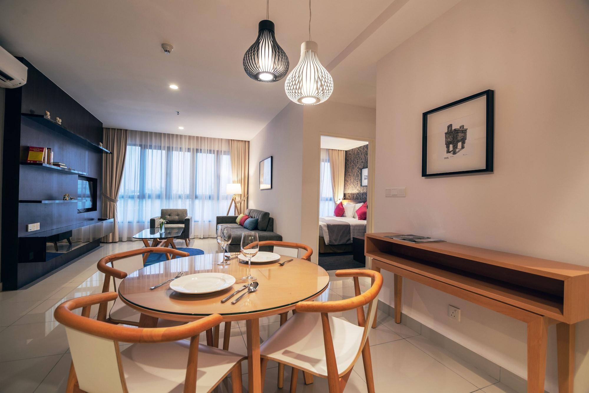 Ramada Meridin Johor Bahru Нусаяя Екстер'єр фото