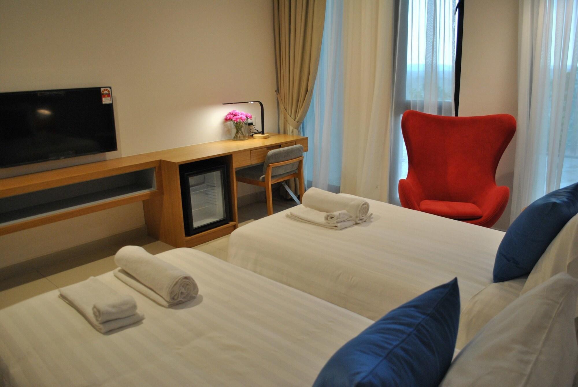 Ramada Meridin Johor Bahru Нусаяя Екстер'єр фото