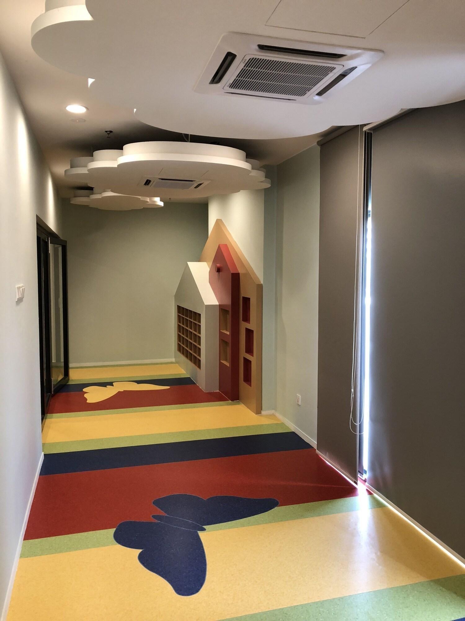 Ramada Meridin Johor Bahru Нусаяя Екстер'єр фото