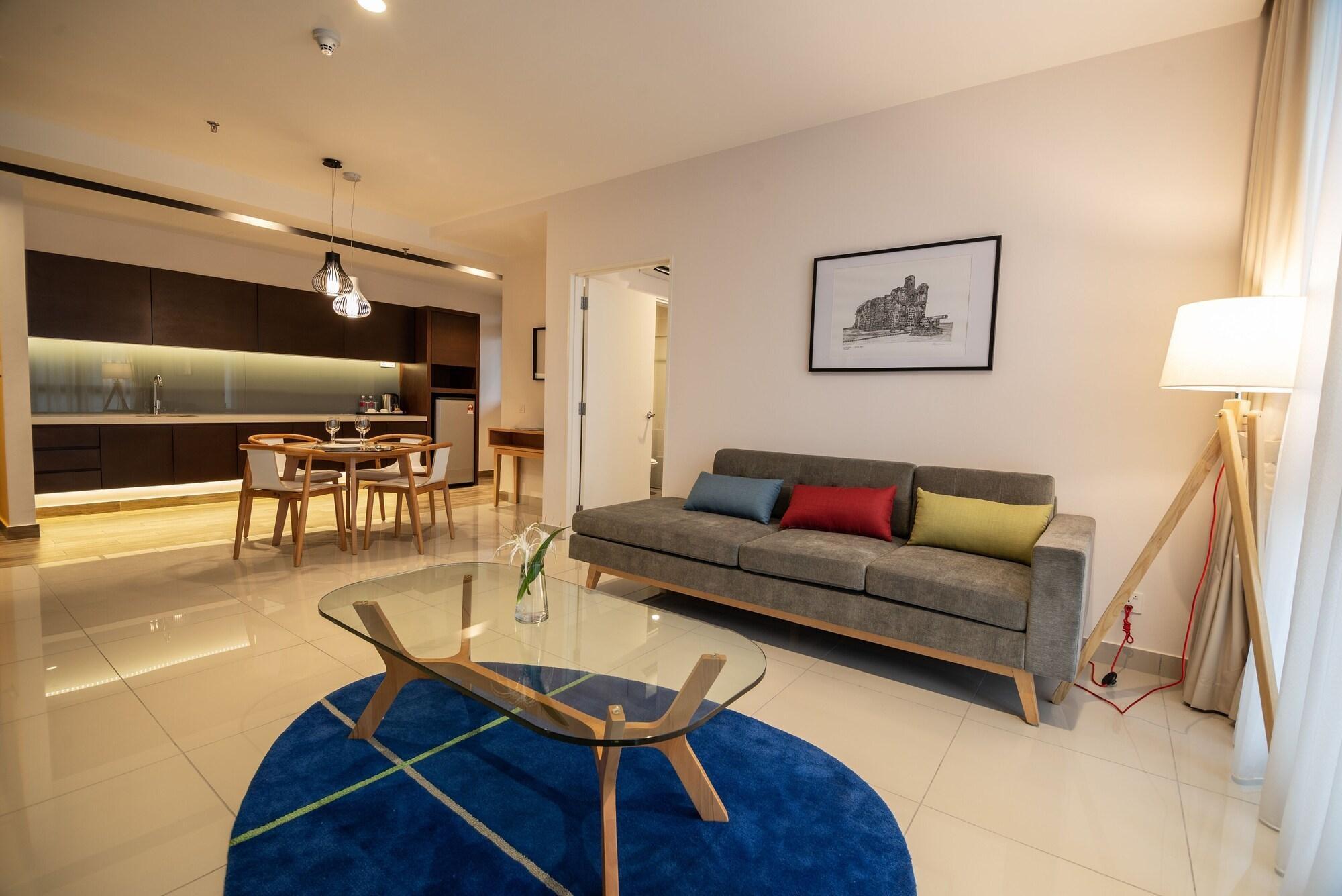 Ramada Meridin Johor Bahru Нусаяя Екстер'єр фото