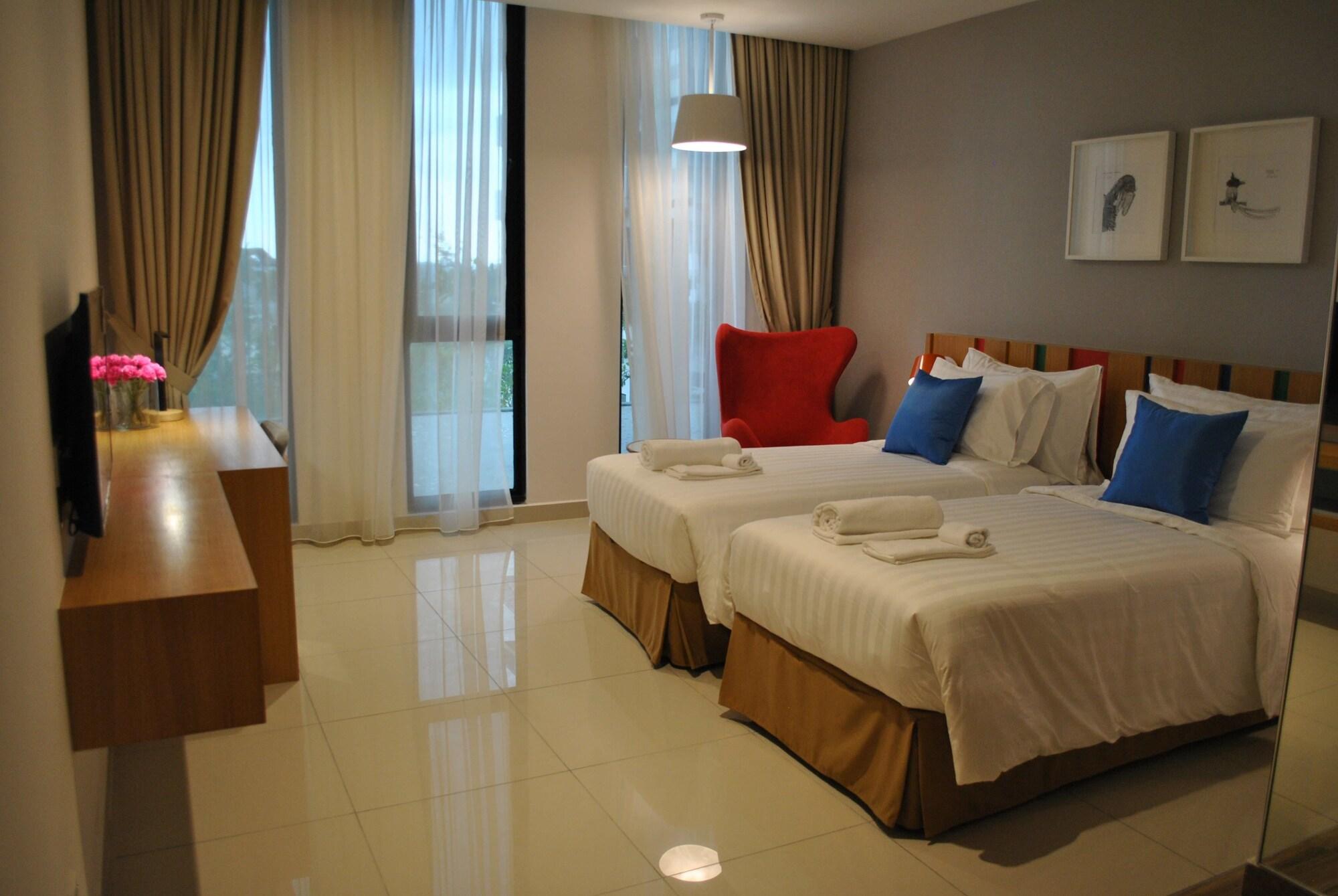 Ramada Meridin Johor Bahru Нусаяя Екстер'єр фото