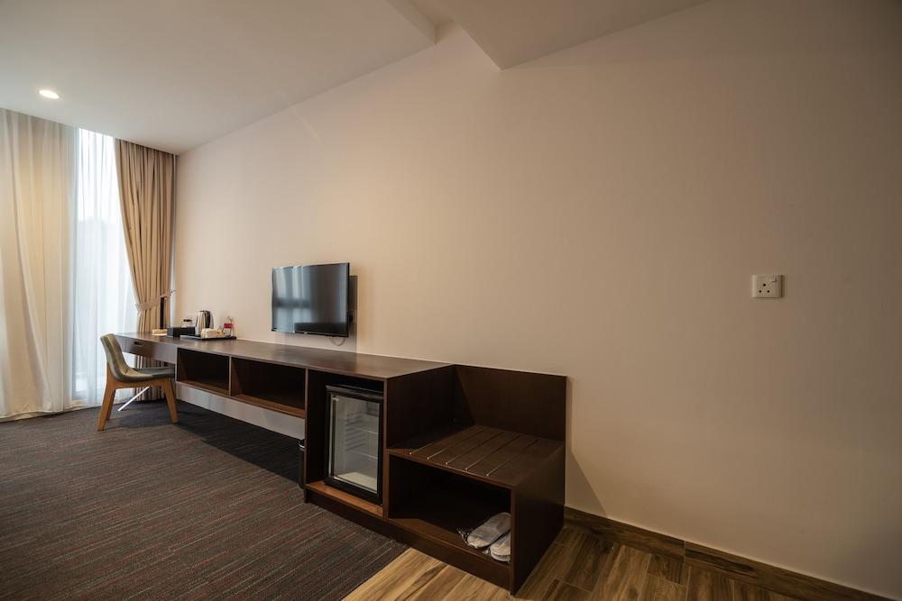 Ramada Meridin Johor Bahru Нусаяя Екстер'єр фото