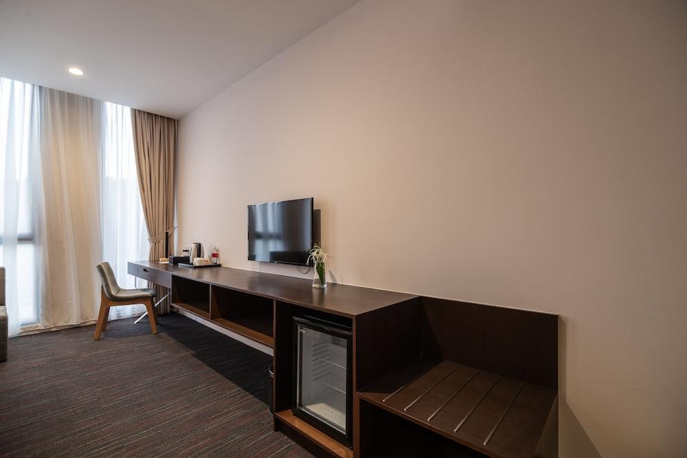Ramada Meridin Johor Bahru Нусаяя Екстер'єр фото