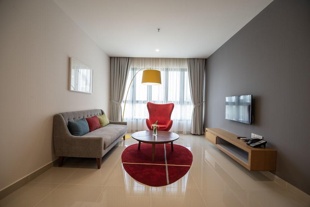 Ramada Meridin Johor Bahru Нусаяя Екстер'єр фото