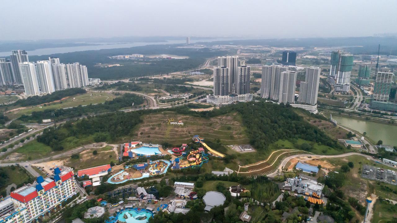 Ramada Meridin Johor Bahru Нусаяя Екстер'єр фото