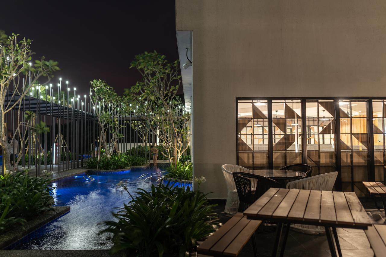 Ramada Meridin Johor Bahru Нусаяя Екстер'єр фото