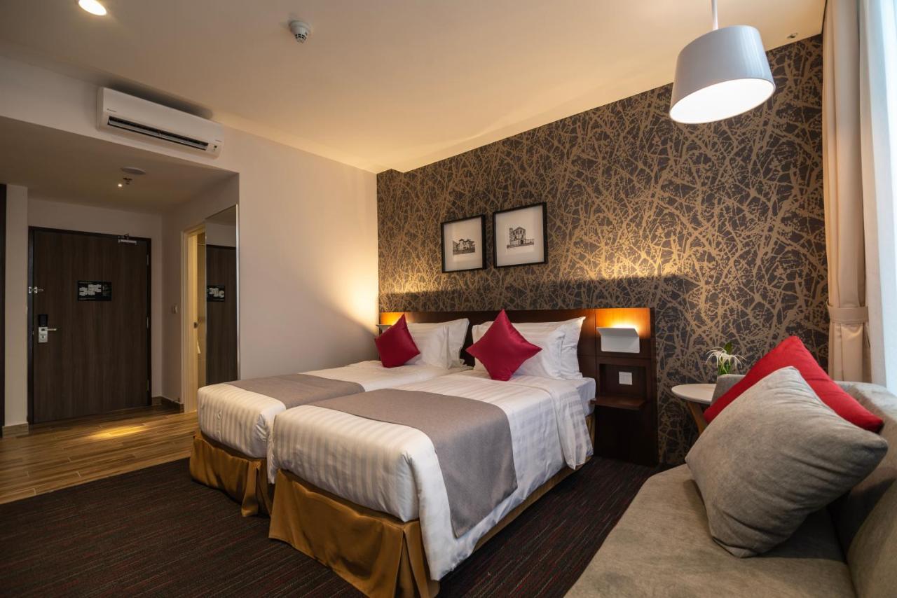 Ramada Meridin Johor Bahru Нусаяя Екстер'єр фото